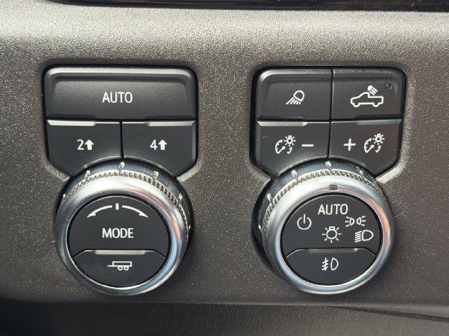 Used 2022 GMC Sierra 1500 SLT AWD/4WD image 36