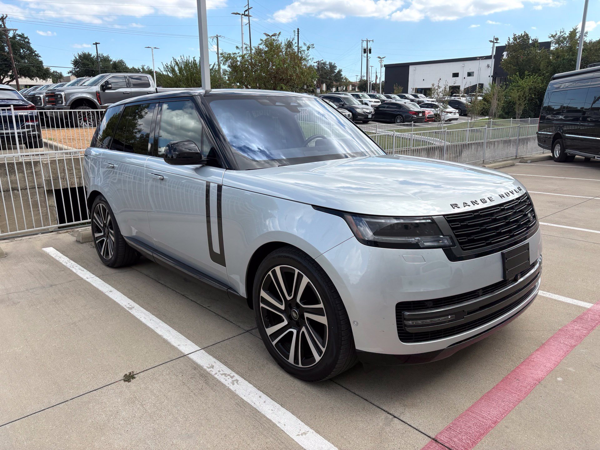 Used 2023 Land Rover Range Rover SE AWD/4WD image 3
