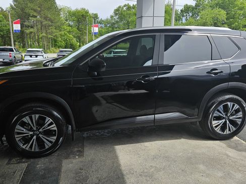 Used 2023 Nissan Rogue SV w/ SV Premium B Package FWD image 1
