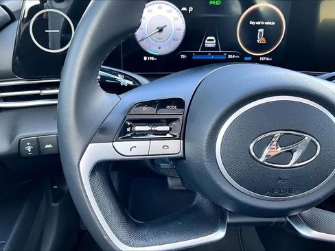 Used 2022 Hyundai Elantra Limited w/ Preferred Accessory Package image 24