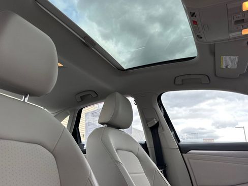 Used 2023 Volkswagen Jetta SE w/ Panoramic Sunroof Package image 16