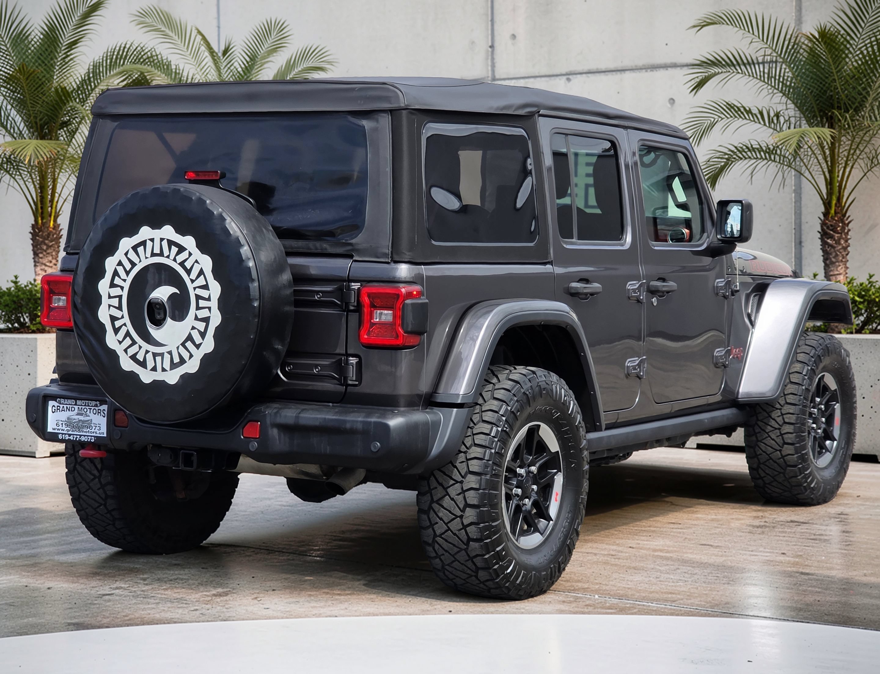 Used 2018 Jeep Wrangler Unlimited Rubicon w/ Dual Top Group AWD/4WD image 8