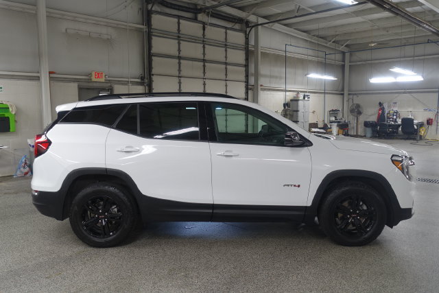 Used 2024 GMC Terrain AT4 w/ Tech Package AWD/4WD image 8