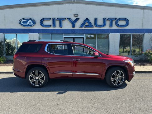 Used 2018 GMC Acadia Denali w/ Technology Package FWD image 3
