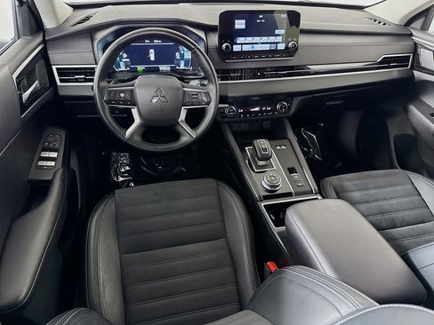 Used 2024 Mitsubishi Outlander SE image 17