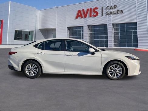 Used 2025 Toyota Camry LE image 7