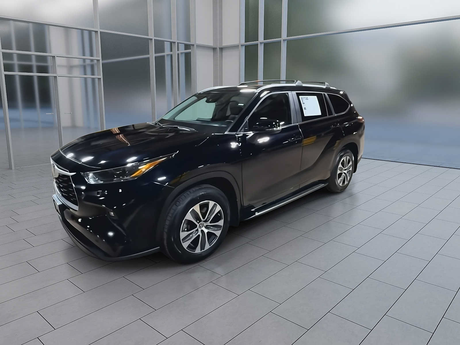 Used 2024 Toyota Highlander XLE AWD/4WD image 4