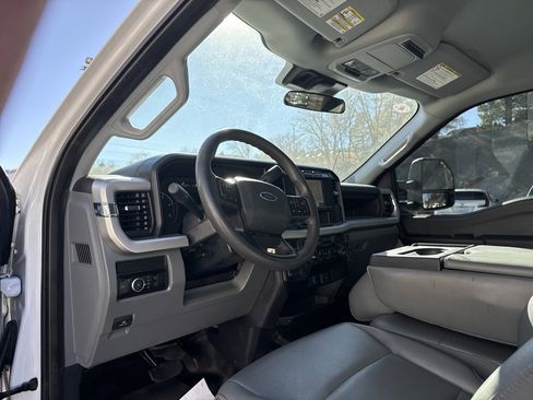 Used 2023 Ford F250 XL image 12