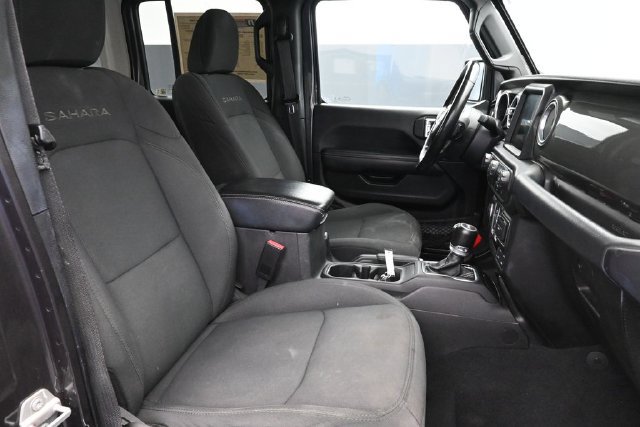 Used 2022 Jeep Wrangler Unlimited Sahara w/ Cold Weather Group AWD/4WD image 35
