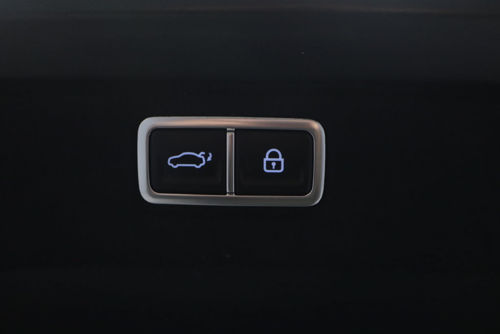 Used 2025 Hyundai Sonata Limited FWD image 15
