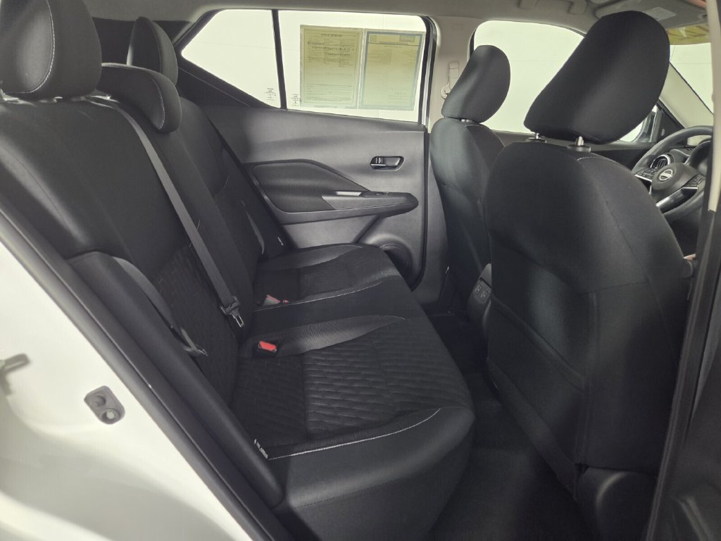 Used 2022 Nissan Kicks SV FWD image 30