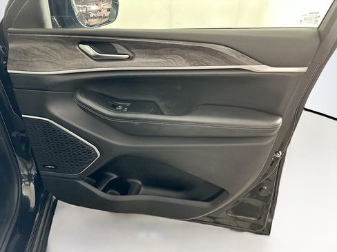Used 2023 Jeep Grand Cherokee 4WD 4xe w/ Luxury Tech Group II image 33