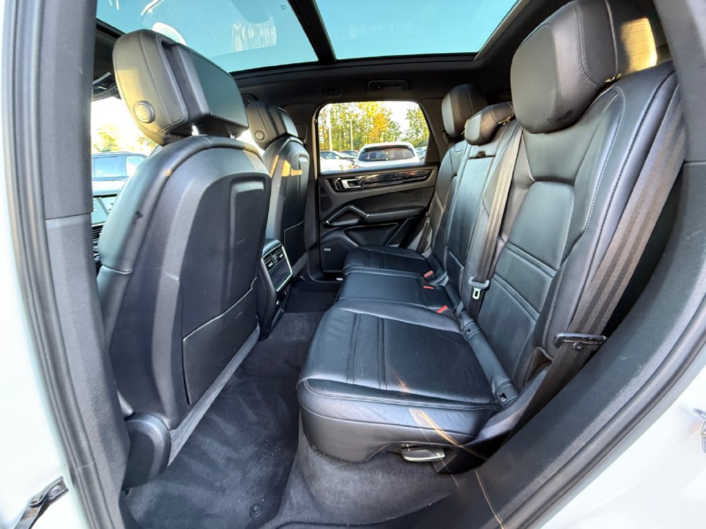 Used 2020 Porsche Cayenne AWD/4WD image 25