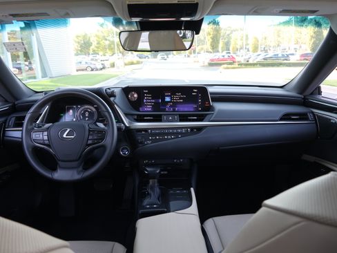 Used 2020 Lexus ES 300h w/ Premium Package FWD image 16