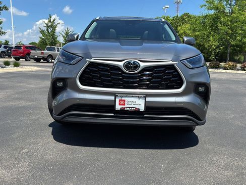 Used 2025 Toyota Highlander XLE AWD/4WD image 6