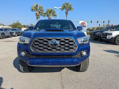 Used 2022 Toyota Tacoma TRD Sport w/ Technology Package image 2