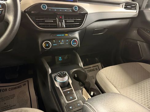 Used 2022 Ford Escape SE image 21