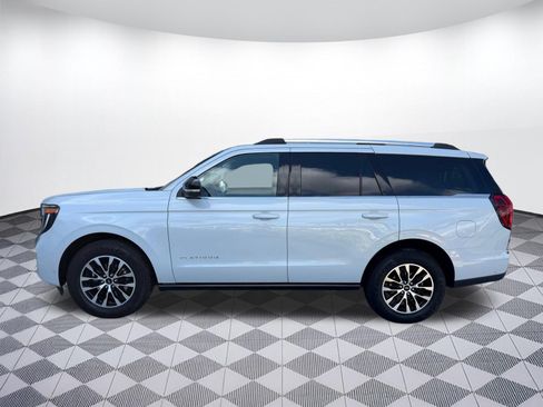 Used 2025 Ford Expedition Platinum AWD/4WD image 2