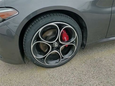 Used 2023 Alfa Romeo Giulia Veloce image 17