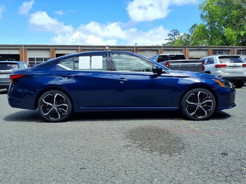 Used 2024 Nissan Altima 2.5 SR FWD image 29