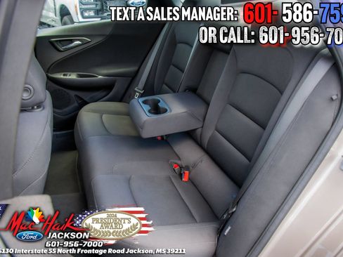 Used 2025 Chevrolet Malibu LT FWD image 7