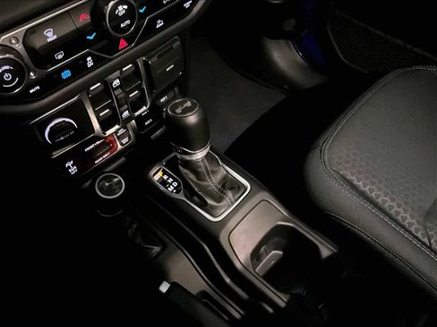 Used 2024 Jeep Wrangler Rubicon w/ Technology Group image 20