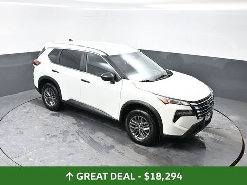 Used 2024 Nissan Rogue S image 43