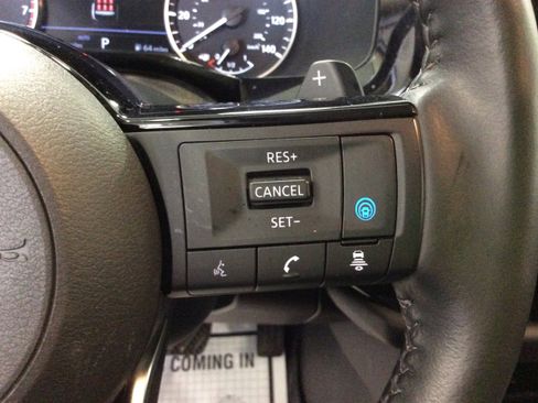 Used 2024 Nissan Pathfinder SL w/ Black Appearance Package image 22