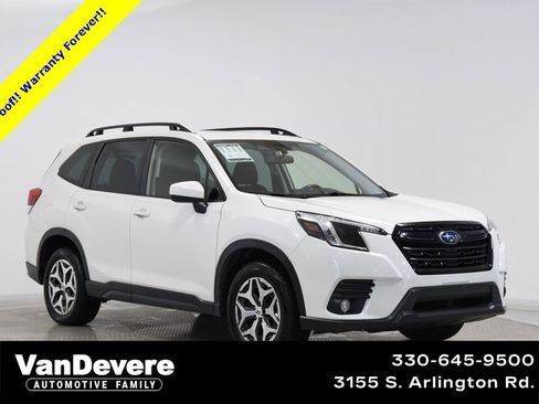 Used 2023 Subaru Forester Premium image 1