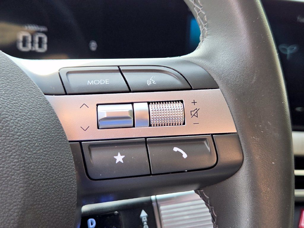 Used 2025 Hyundai Sonata SEL FWD image 24