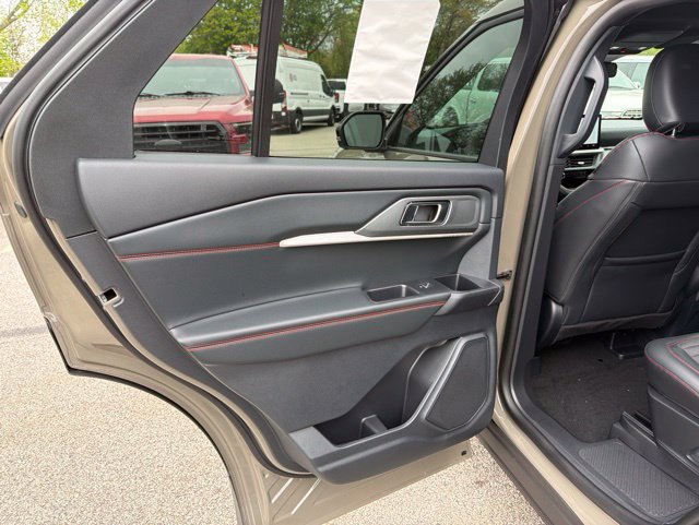 New 2026 Ford Explorer ST-Line w/ ST-Line Street Pack AWD/4WD image 12