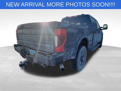 Used 2022 Ford F250 Lariat w/ Black Appearance Package image 3