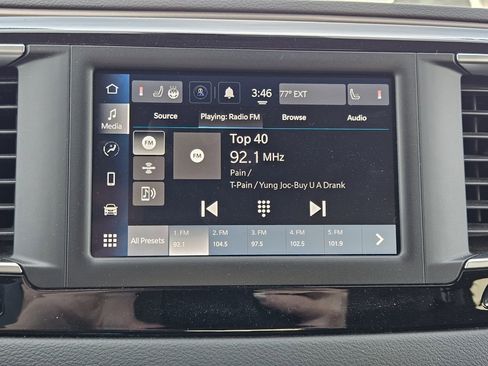 Used 2023 Chrysler Voyager LX image 12