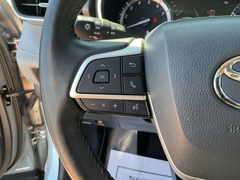 Used 2022 Toyota Highlander XLE image 8