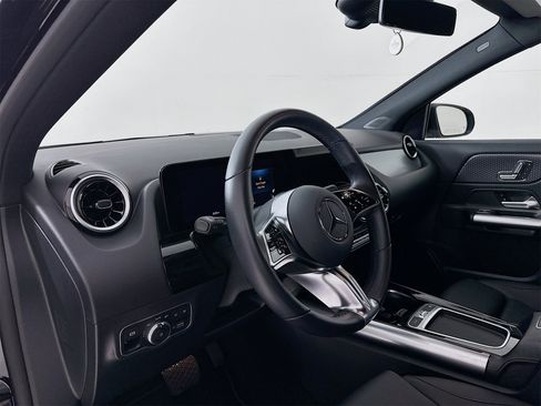 Used 2025 Mercedes-Benz GLA 250 image 10