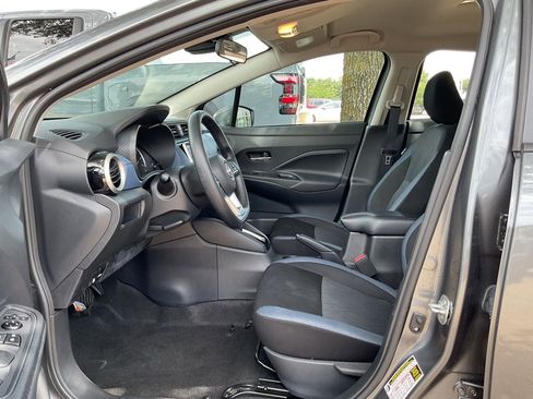 Used 2025 Nissan Versa SV FWD image 8