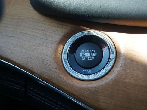 Used 2023 Jeep Grand Cherokee Summit image 12