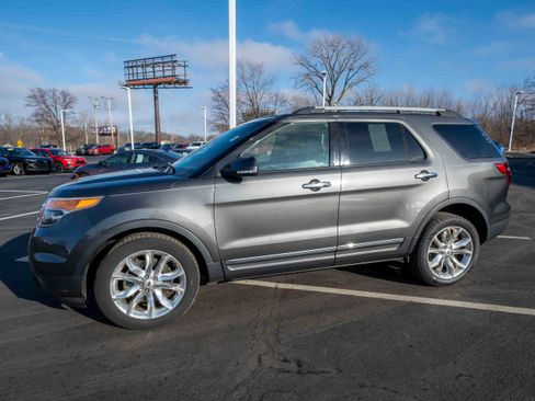 Used 2015 Ford Explorer XLT w/ Equipment Group 202A image 3