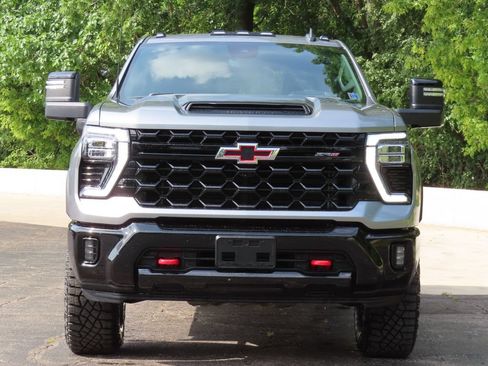 Used 2024 Chevrolet Silverado 2500 ZR2 w/ Technology Package AWD/4WD image 4