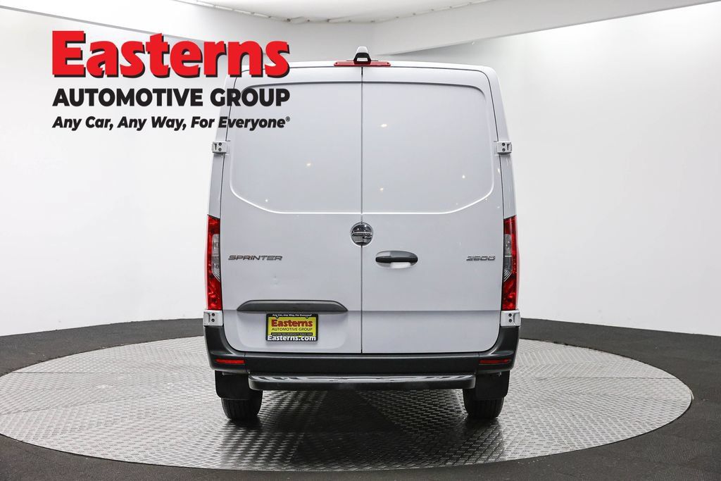 Used 2019 Freightliner Sprinter 2500 RWD image 8