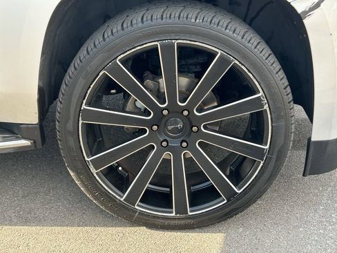 Used 2018 GMC Yukon XL SLT w/ Open Road Package AWD/4WD image 10