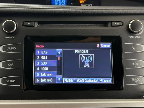 Used 2019 Toyota Highlander LE AWD/4WD image 18