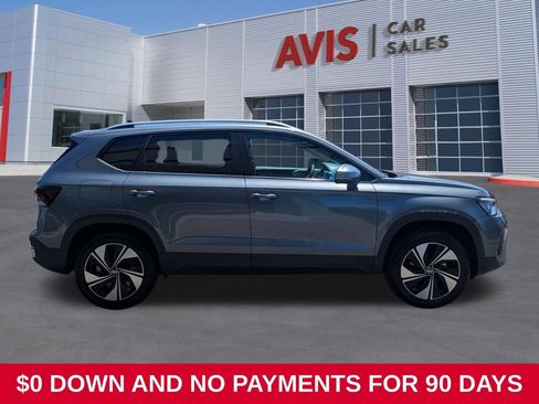 Used 2025 Volkswagen Taos SE AWD/4WD image 5