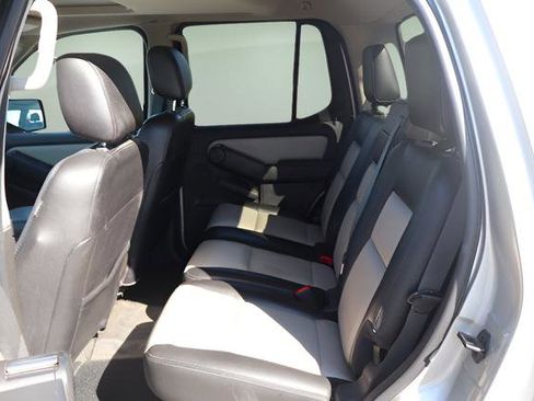 Used 2007 Ford Explorer Sport Trac Limited image 11