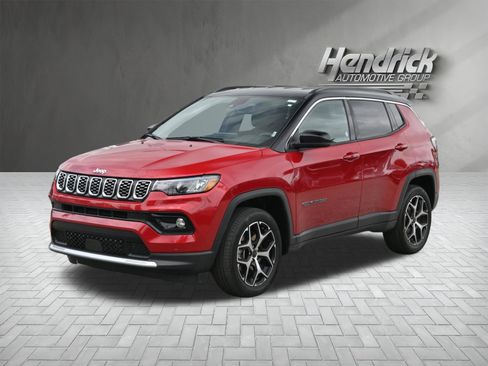 Used 2025 Jeep Compass Limited AWD/4WD image 5