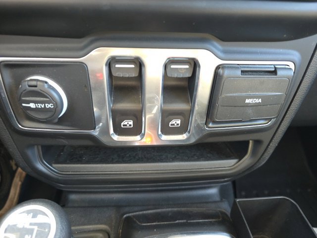 Used 2020 Jeep Wrangler Sport AWD/4WD image 16