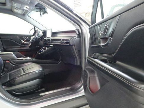 Used 2022 Lincoln Corsair AWD w/ Premium Package image 10