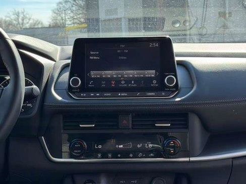 Used 2025 Nissan Rogue SV image 13