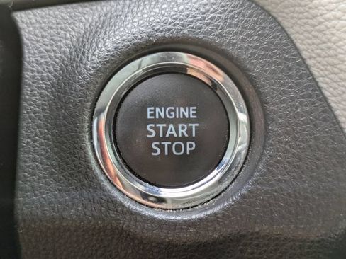 Used 2019 Toyota RAV4 XLE w/ Convenience Package FWD image 32
