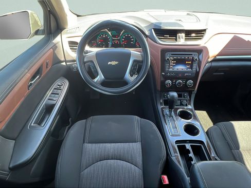 Used 2017 Chevrolet Traverse LT w/ Style and Technology Package FWD image 15